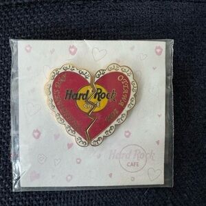 hard rock cafe | vintage (2000) ottawa valentine’s day heart pins 📌💖